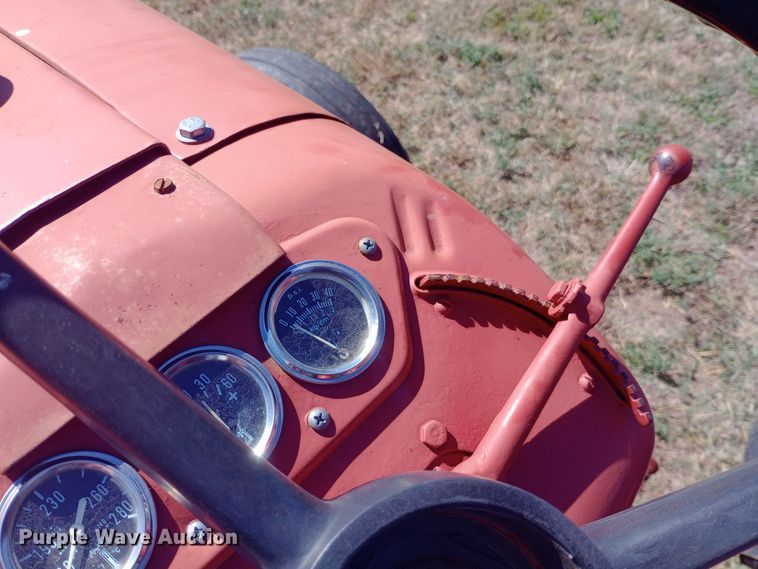 image for item DW0753 1955 International Harvester Utility 300 tractor