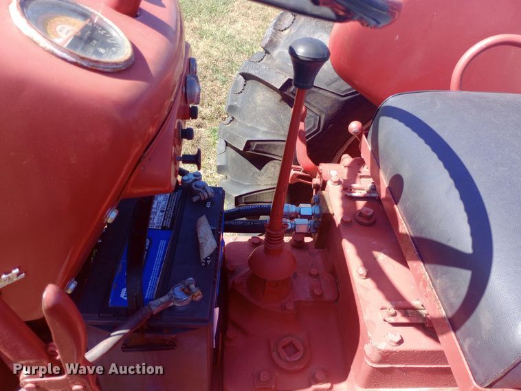 image for item DW0753 1955 International Harvester Utility 300 tractor