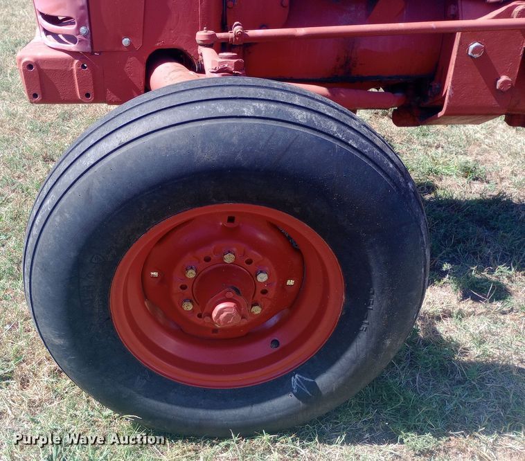 image for item DW0753 1955 International Harvester Utility 300 tractor