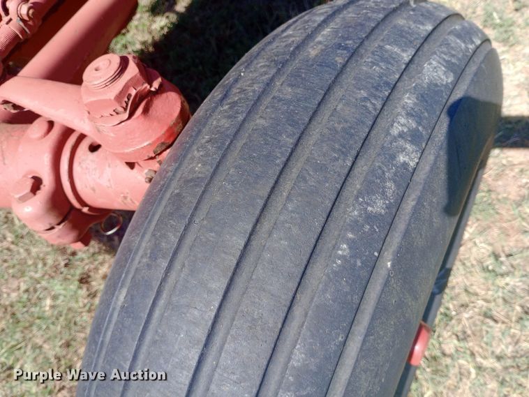 image for item DW0753 1955 International Harvester Utility 300 tractor