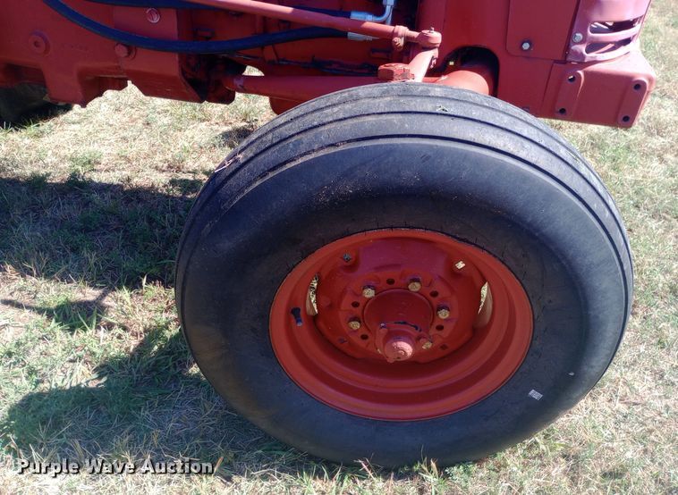 image for item DW0753 1955 International Harvester Utility 300 tractor