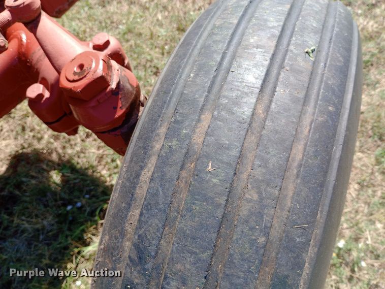 image for item DW0753 1955 International Harvester Utility 300 tractor