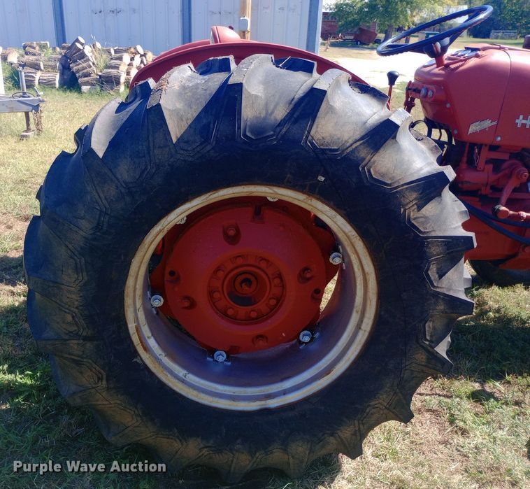image for item DW0753 1955 International Harvester Utility 300 tractor
