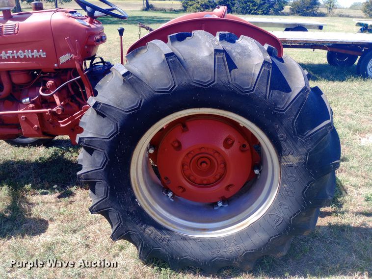 image for item DW0753 1955 International Harvester Utility 300 tractor