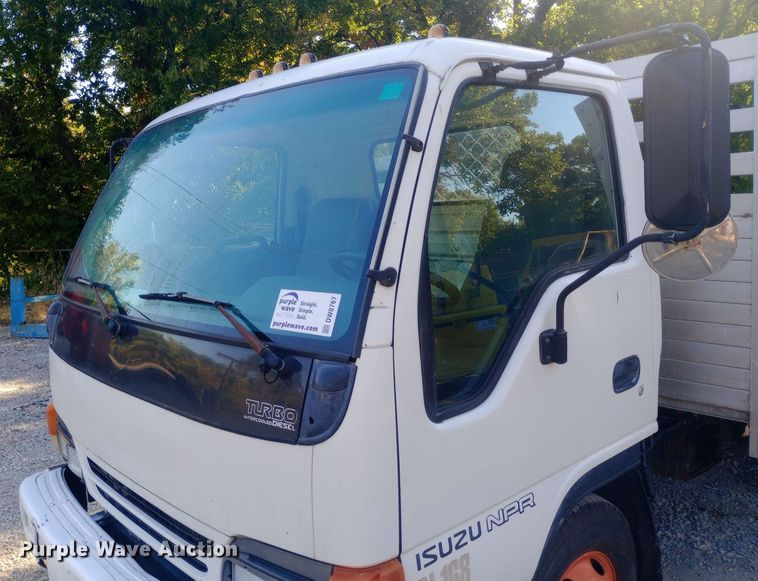 image for item DW0767 1996 Isuzu  NPR flatbed truck