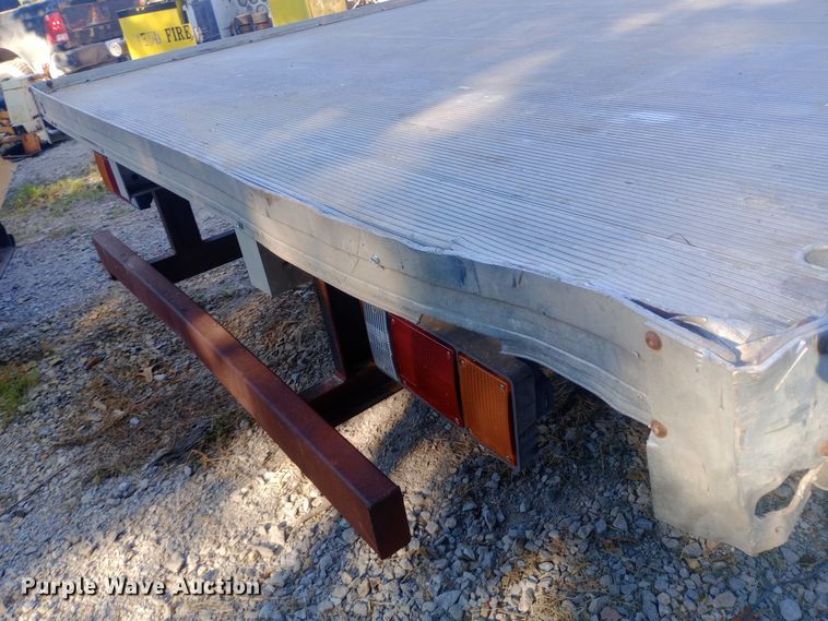 image for item DW0767 1996 Isuzu  NPR flatbed truck