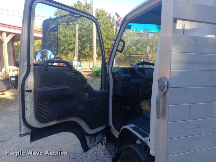 image for item DW0767 1996 Isuzu  NPR flatbed truck