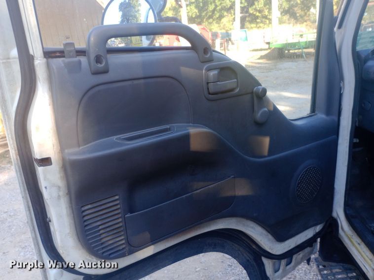 image for item DW0767 1996 Isuzu  NPR flatbed truck