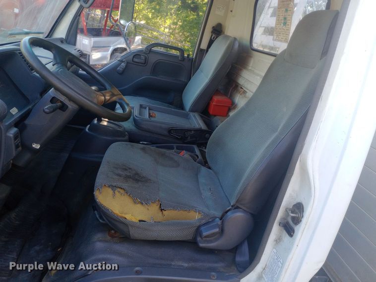 image for item DW0767 1996 Isuzu  NPR flatbed truck