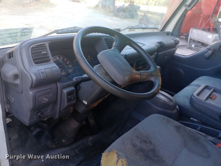 image for item DW0767 1996 Isuzu  NPR flatbed truck