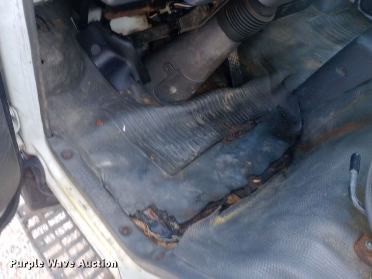 image for item DW0767 1996 Isuzu  NPR flatbed truck