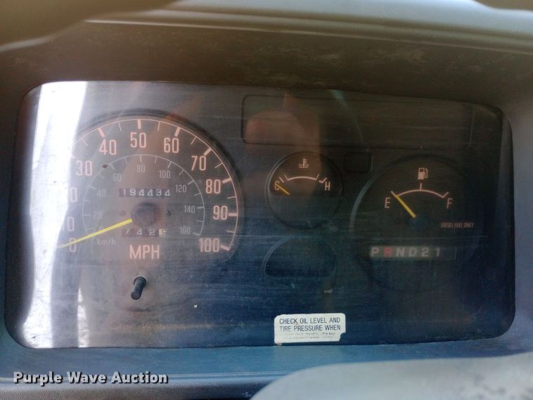 image for item DW0767 1996 Isuzu  NPR flatbed truck