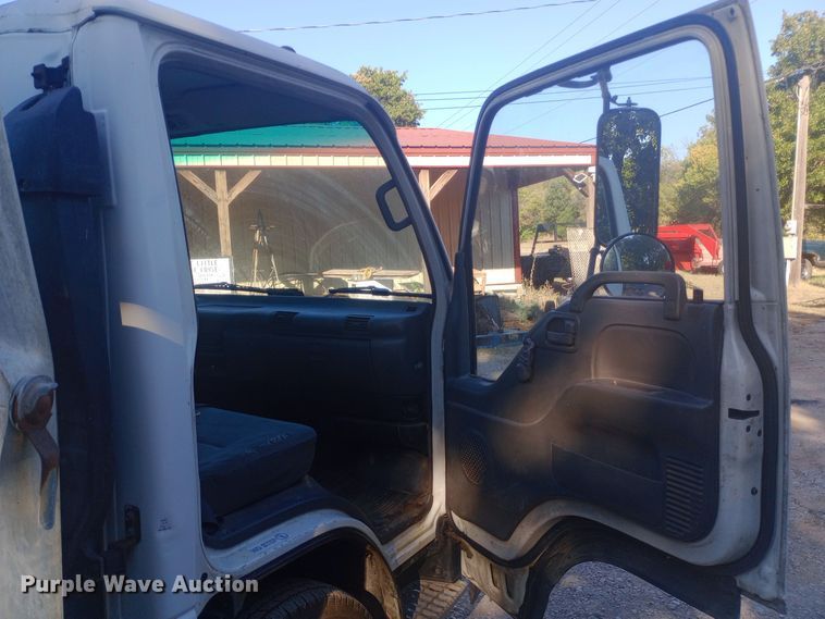 image for item DW0767 1996 Isuzu  NPR flatbed truck