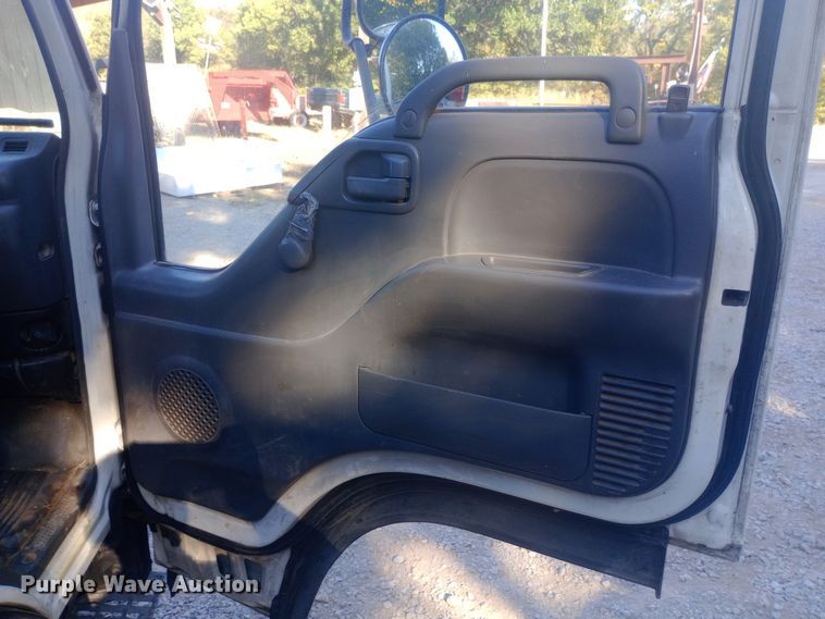 image for item DW0767 1996 Isuzu  NPR flatbed truck