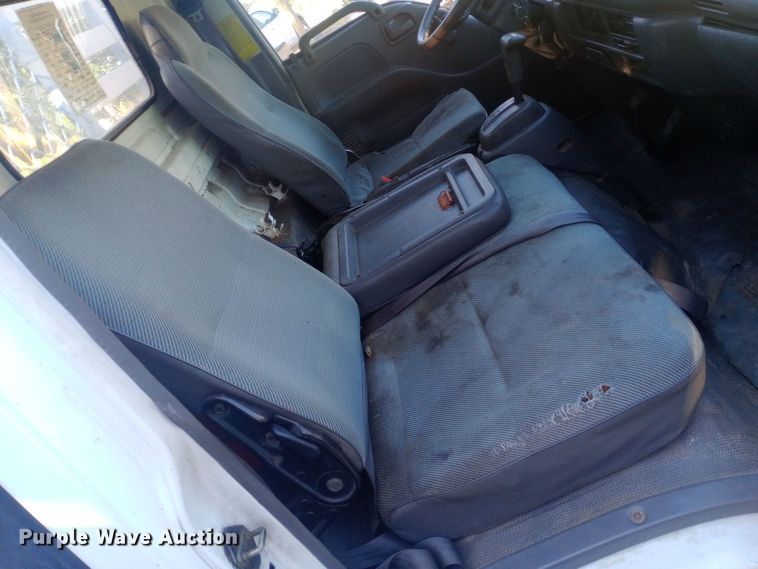 image for item DW0767 1996 Isuzu  NPR flatbed truck