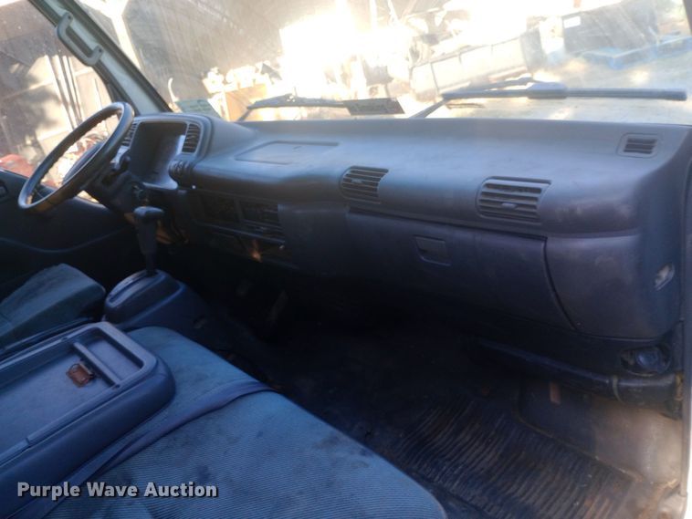 image for item DW0767 1996 Isuzu  NPR flatbed truck