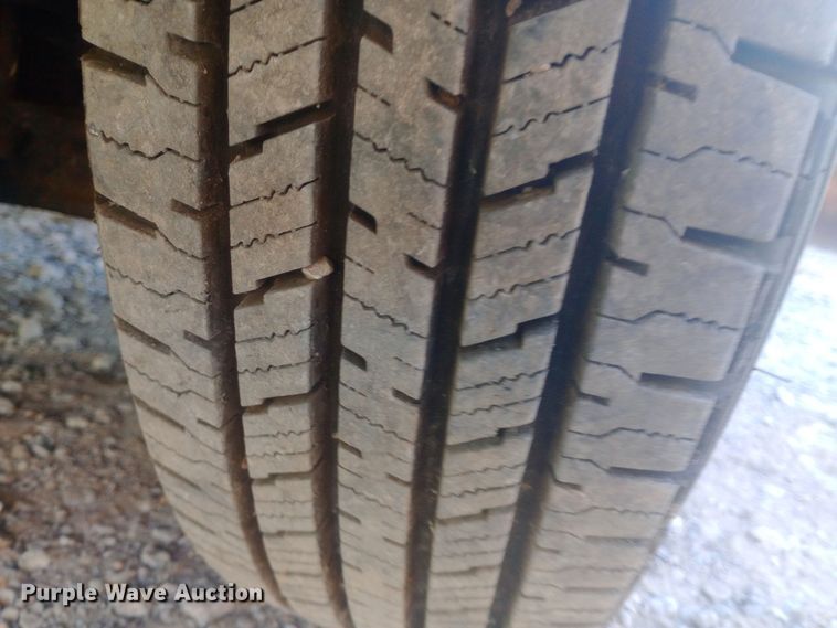 image for item DW0767 1996 Isuzu  NPR flatbed truck