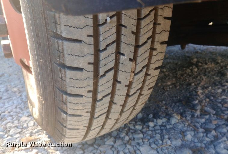 image for item DW0767 1996 Isuzu  NPR flatbed truck