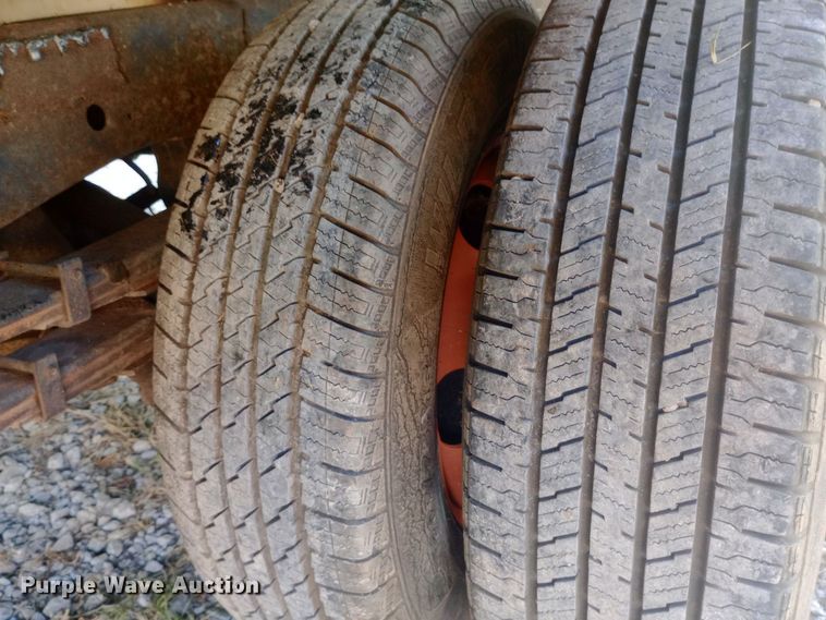 image for item DW0767 1996 Isuzu  NPR flatbed truck