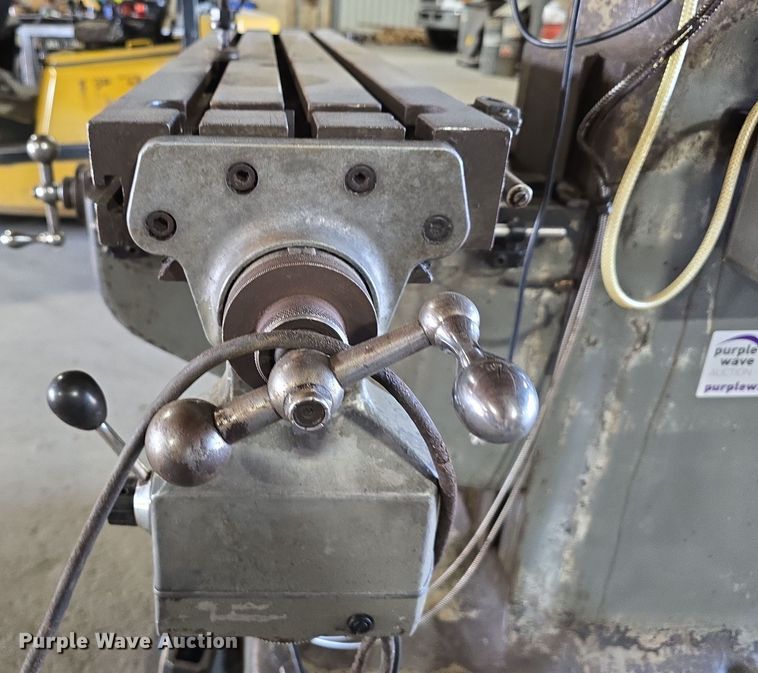 image for item DW3768 Bridgeport 151049 milling machine