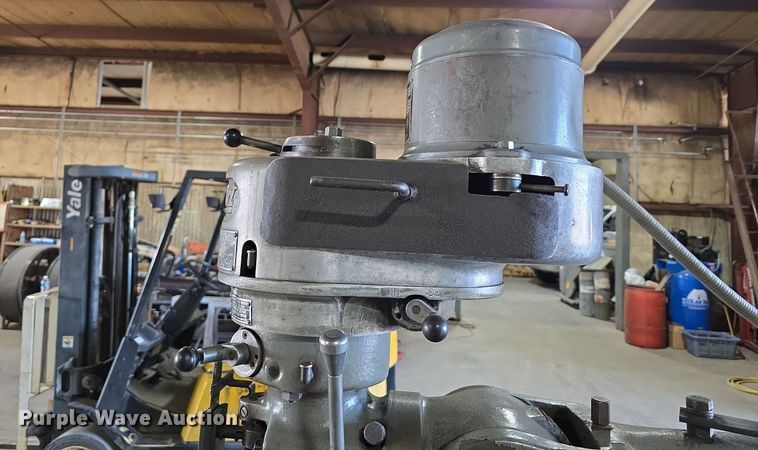 image for item DW3768 Bridgeport 151049 milling machine