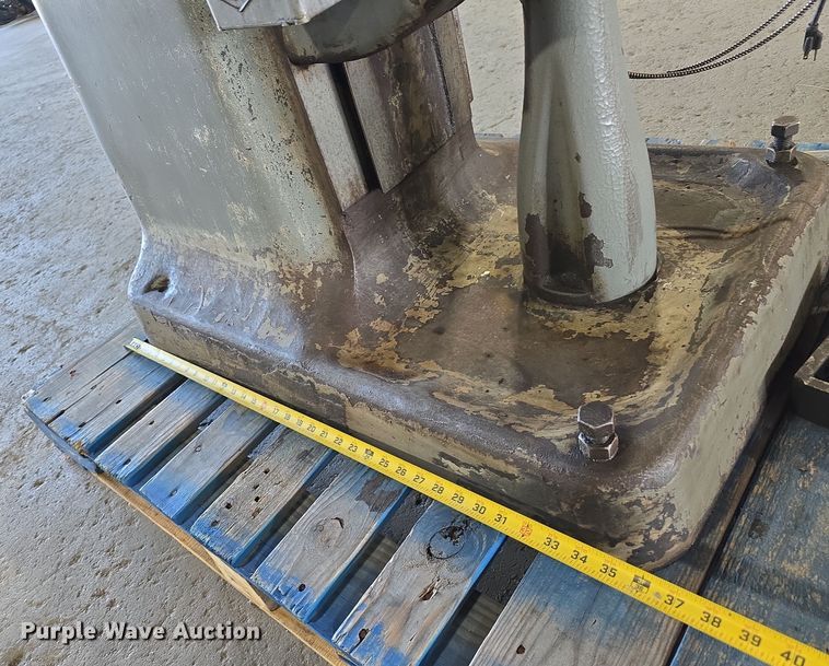 image for item DW3768 Bridgeport 151049 milling machine