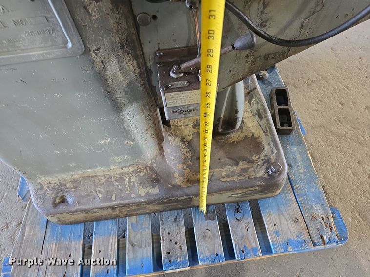 image for item DW3768 Bridgeport 151049 milling machine