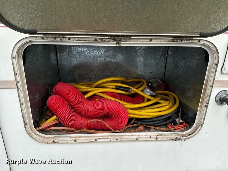 image for item DX1344 1996 Fleetwood Savannah 30 5X camper