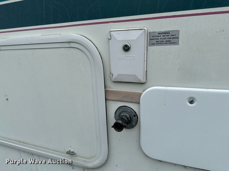 image for item DX1344 1996 Fleetwood Savannah 30 5X camper