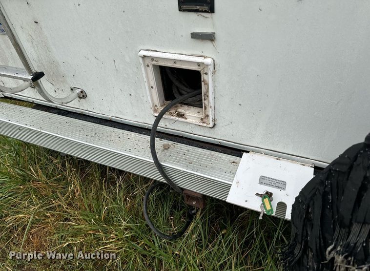 image for item DX1344 1996 Fleetwood Savannah 30 5X camper