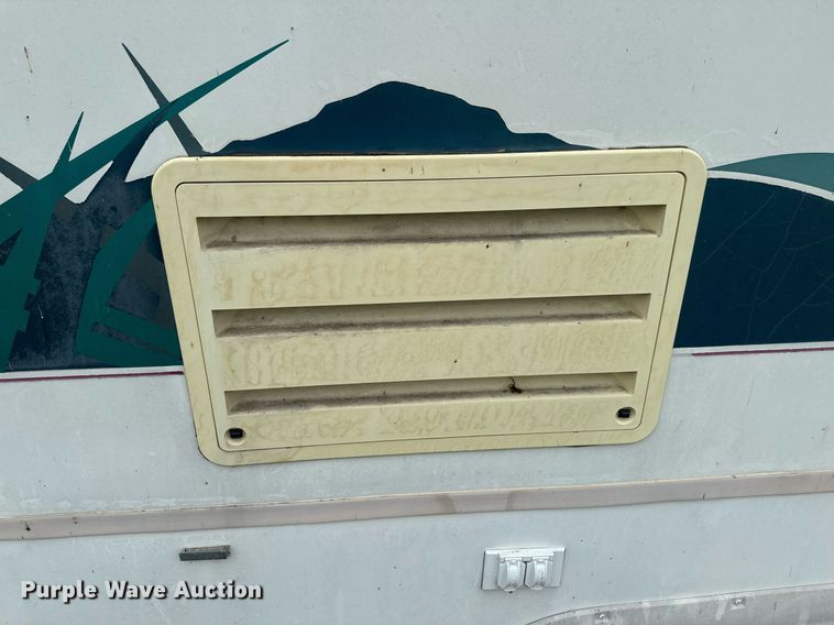 image for item DX1344 1996 Fleetwood Savannah 30 5X camper