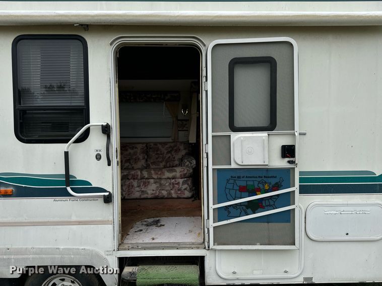 image for item DX1344 1996 Fleetwood Savannah 30 5X camper