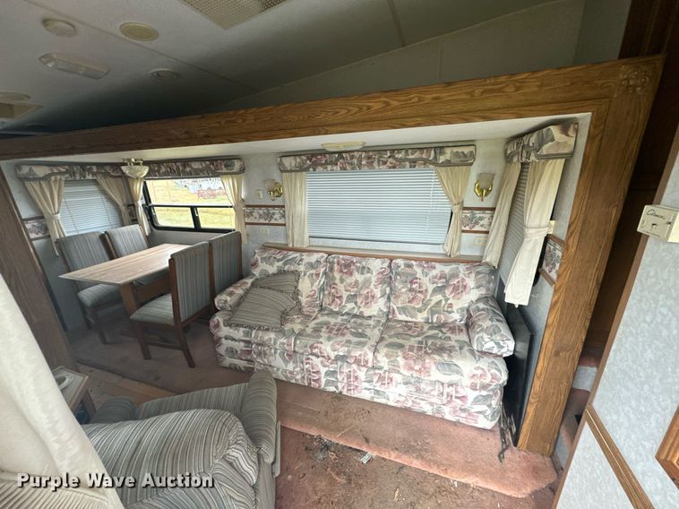 image for item DX1344 1996 Fleetwood Savannah 30 5X camper