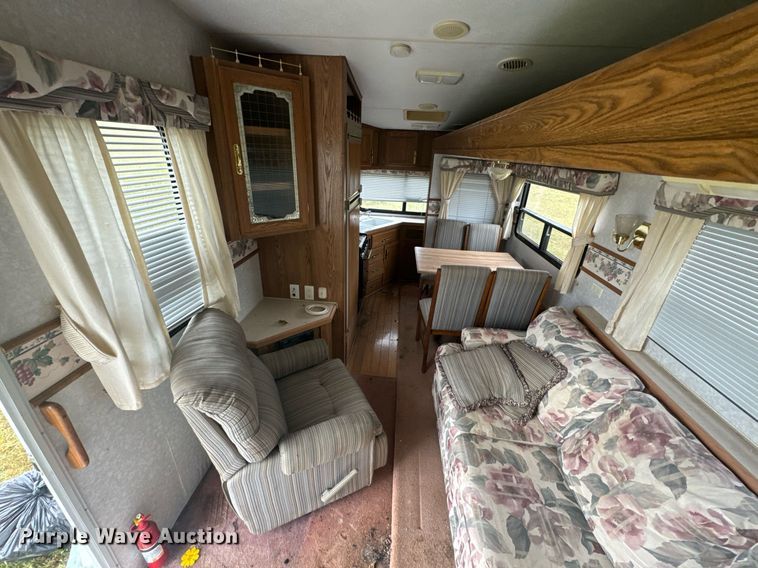 image for item DX1344 1996 Fleetwood Savannah 30 5X camper