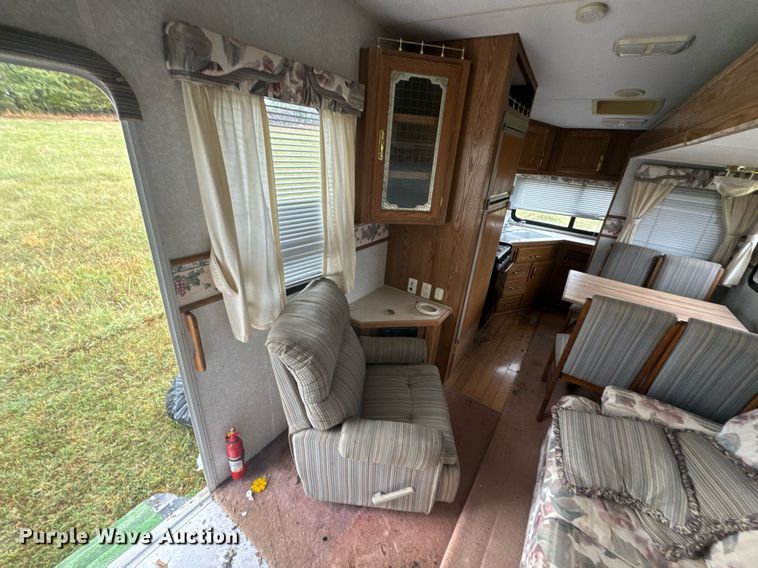 image for item DX1344 1996 Fleetwood Savannah 30 5X camper