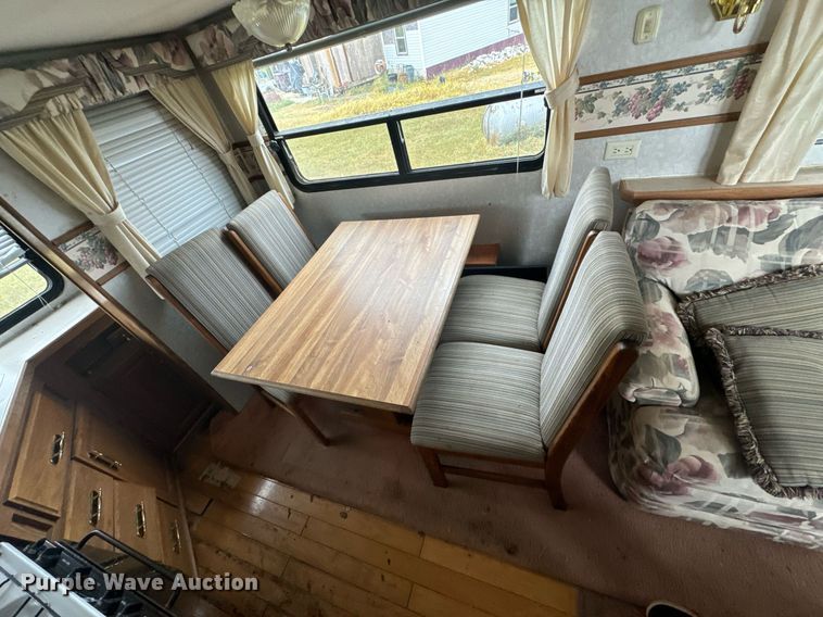 image for item DX1344 1996 Fleetwood Savannah 30 5X camper