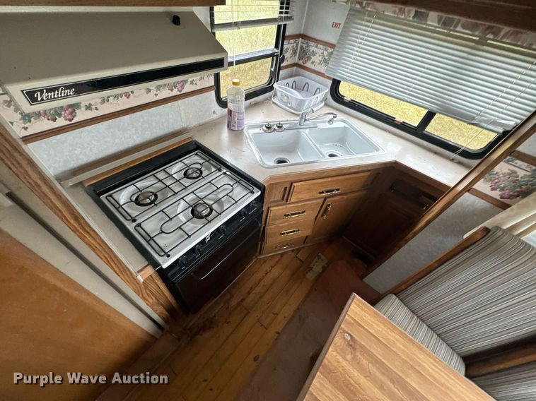 image for item DX1344 1996 Fleetwood Savannah 30 5X camper