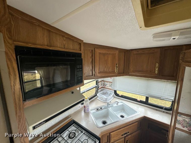 image for item DX1344 1996 Fleetwood Savannah 30 5X camper