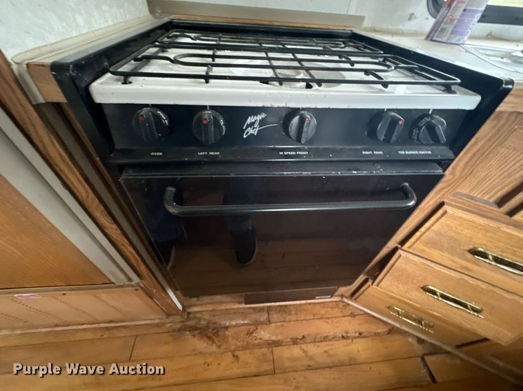 image for item DX1344 1996 Fleetwood Savannah 30 5X camper