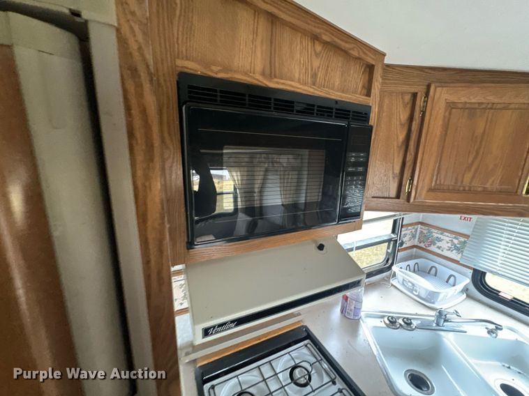 image for item DX1344 1996 Fleetwood Savannah 30 5X camper