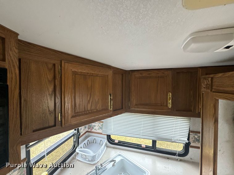 image for item DX1344 1996 Fleetwood Savannah 30 5X camper