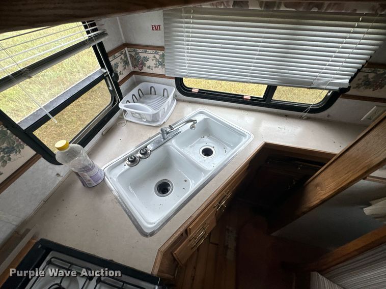 image for item DX1344 1996 Fleetwood Savannah 30 5X camper