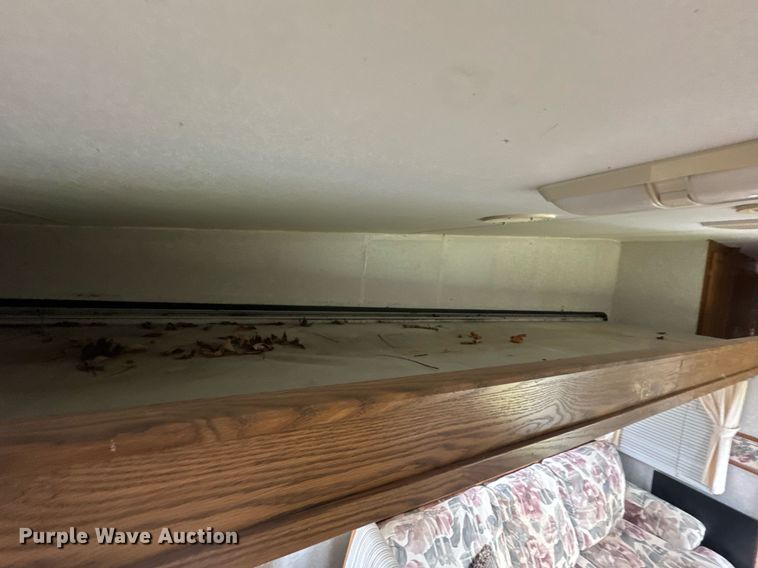 image for item DX1344 1996 Fleetwood Savannah 30 5X camper