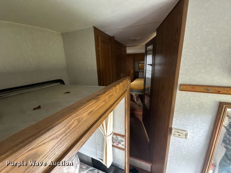 image for item DX1344 1996 Fleetwood Savannah 30 5X camper