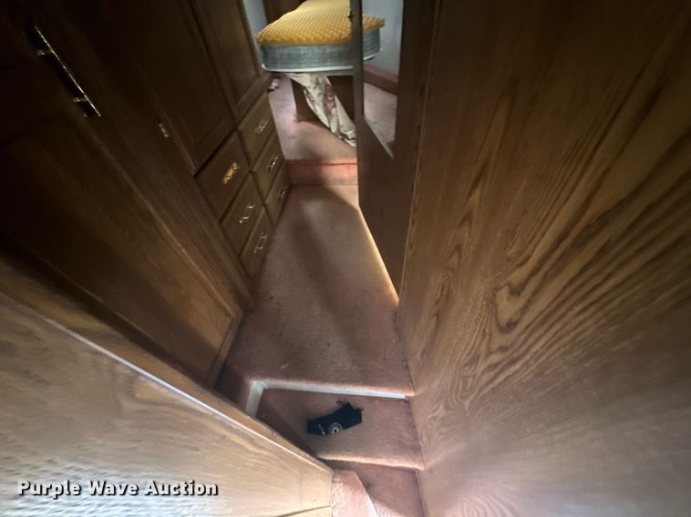 image for item DX1344 1996 Fleetwood Savannah 30 5X camper