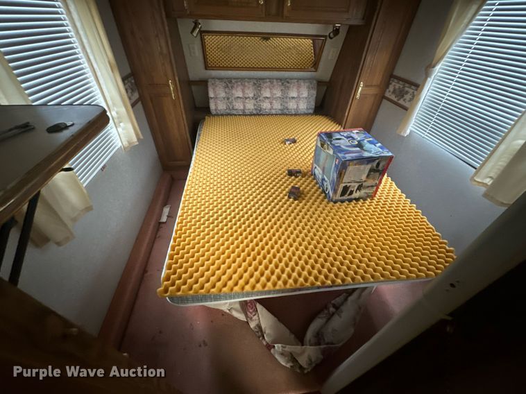 image for item DX1344 1996 Fleetwood Savannah 30 5X camper