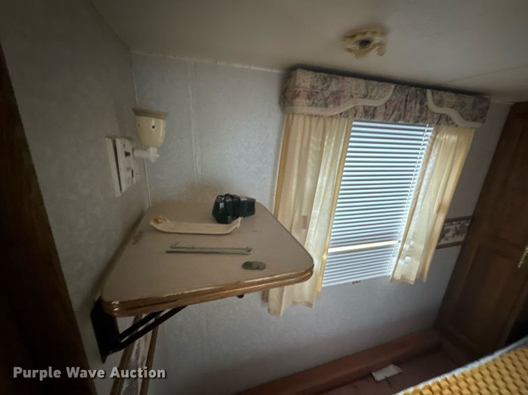 image for item DX1344 1996 Fleetwood Savannah 30 5X camper