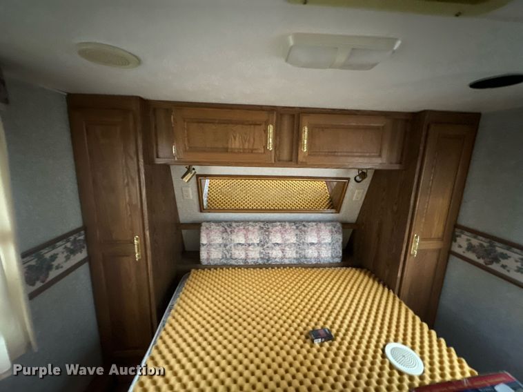 image for item DX1344 1996 Fleetwood Savannah 30 5X camper