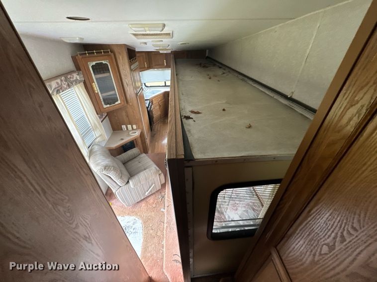 image for item DX1344 1996 Fleetwood Savannah 30 5X camper