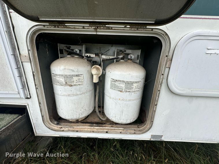 image for item DX1344 1996 Fleetwood Savannah 30 5X camper